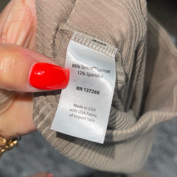 Year Of Ours | Tan Ribbed Flare Yoga Pants Size: Small - Picture 6 of 6